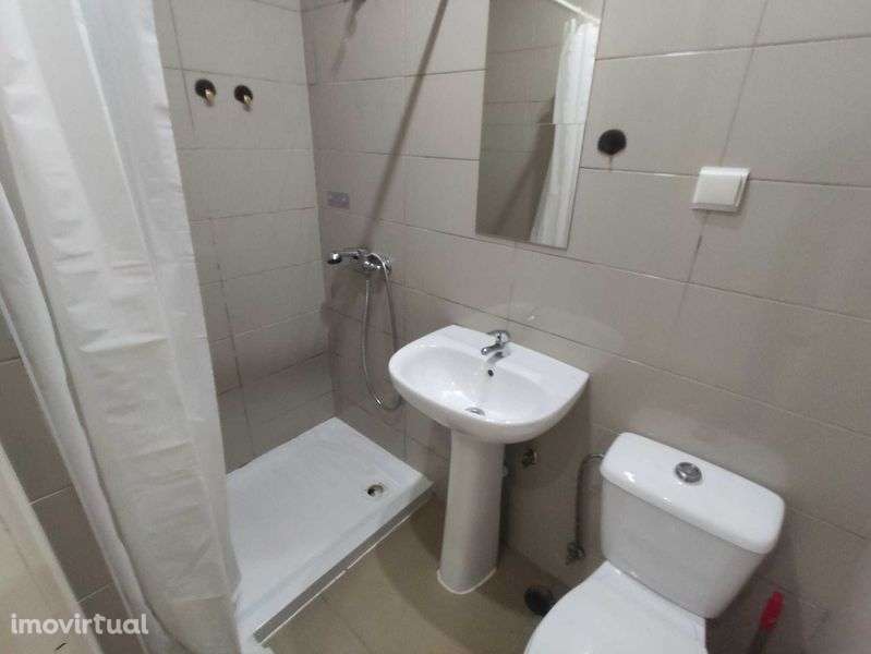 Alvalade T4 bem localizado - Grande imagem: 4/12