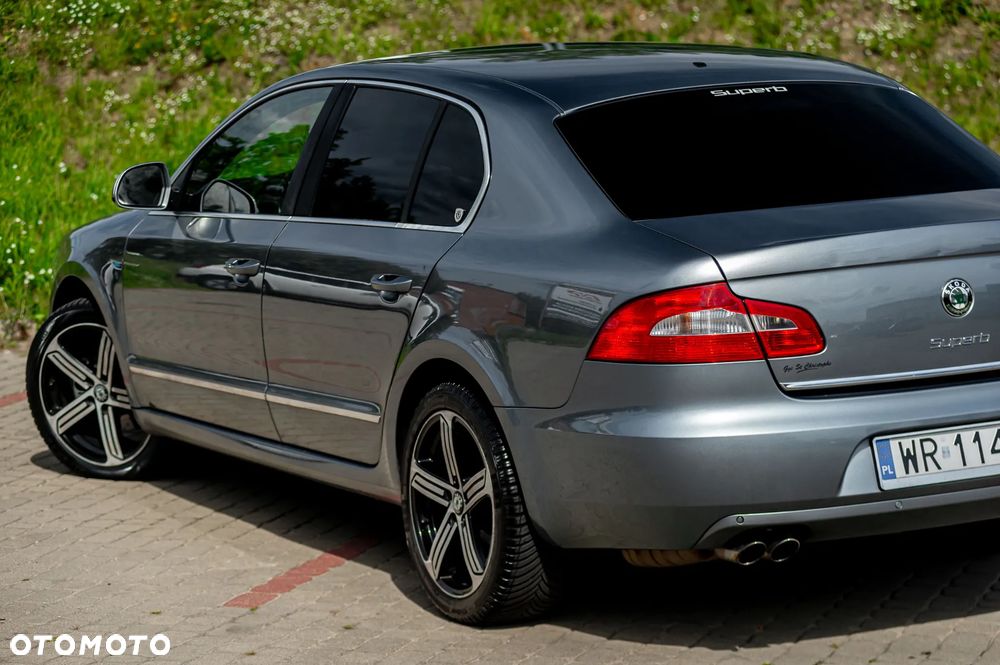 Skoda Superb 2.0 TDI Family DSG - 13