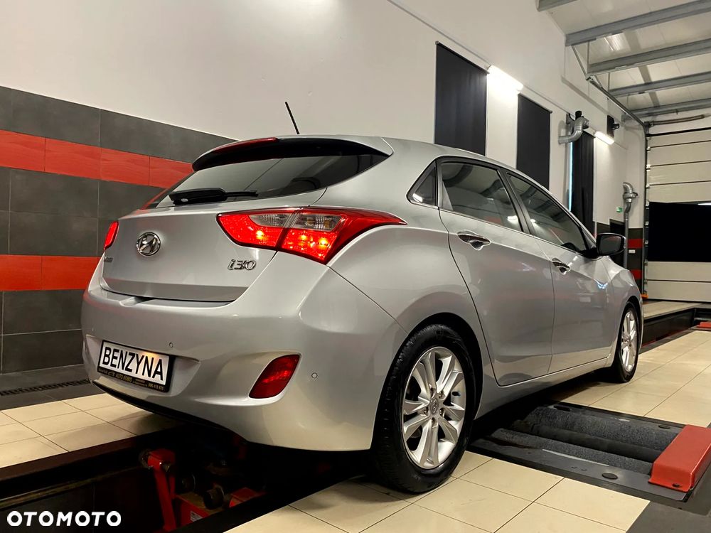 Hyundai i30 1.6 GDI Classic + - 11