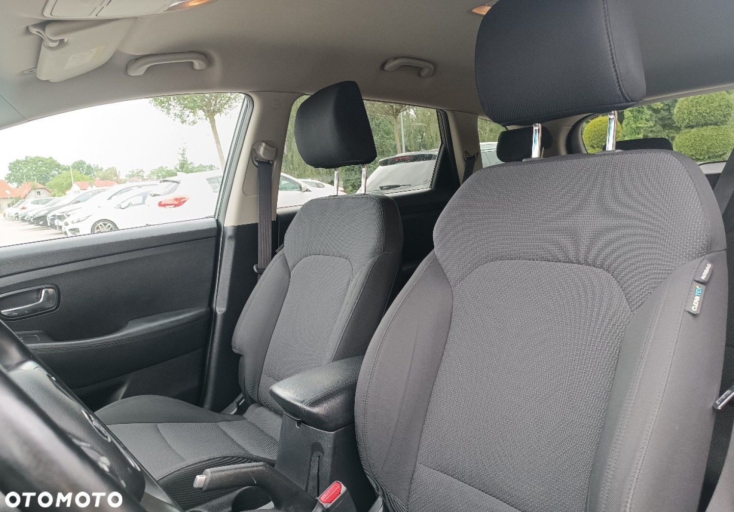 Kia Carens - 20