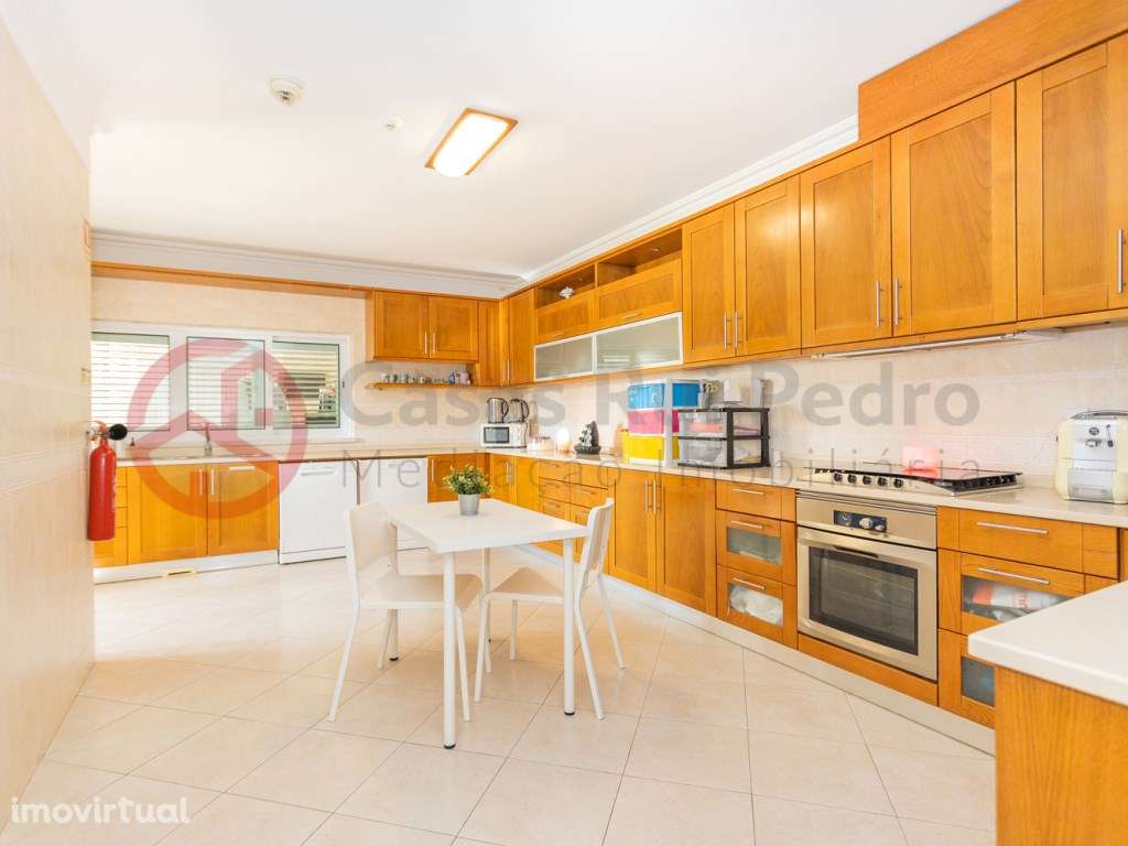 Moradia T5 com Sótão amplo e 1000m2 de lote, Redondos, Fernão Ferro - Grande imagem: 5/37