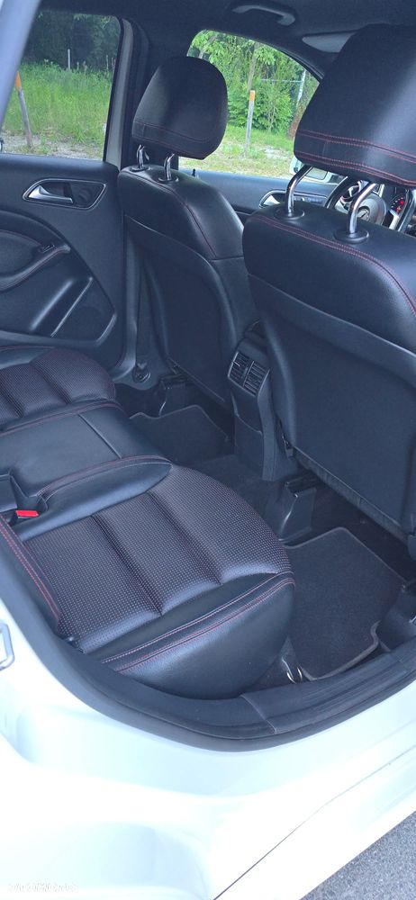 Mercedes-Benz Klasa B 220 4-Matic AMG Line - 9