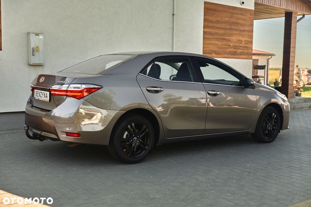 Toyota Corolla 1.6 Premium + - 12