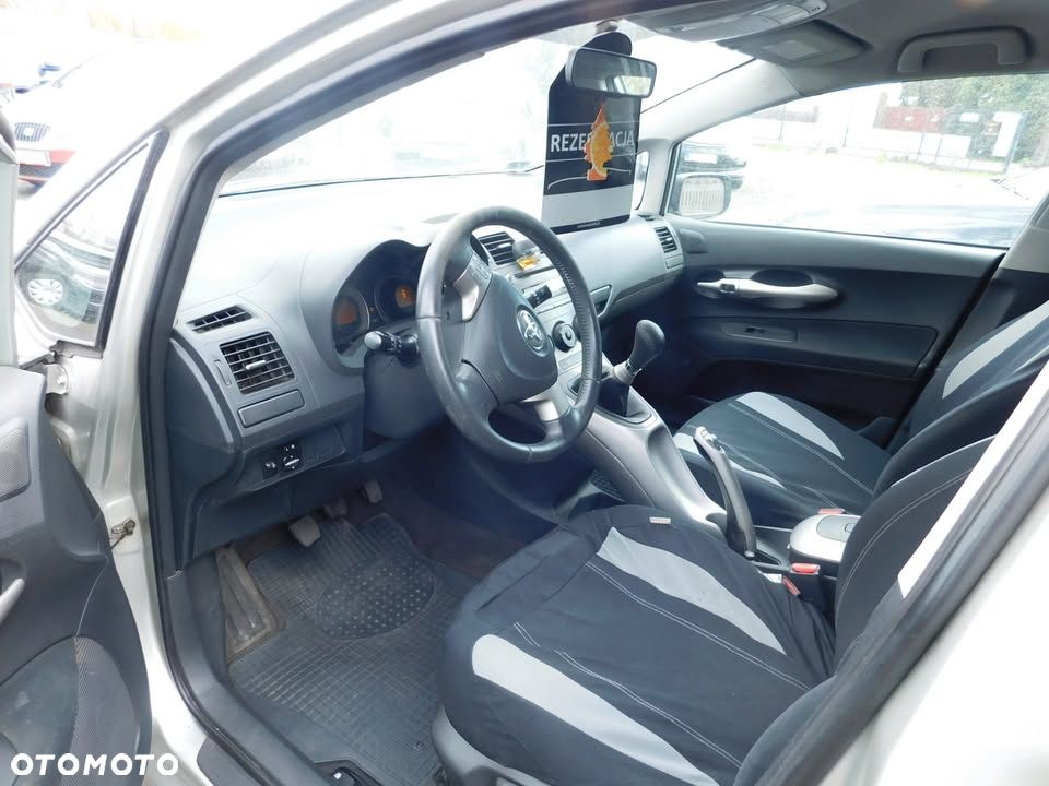 Toyota Auris 1.4 D-4D Luna - 2