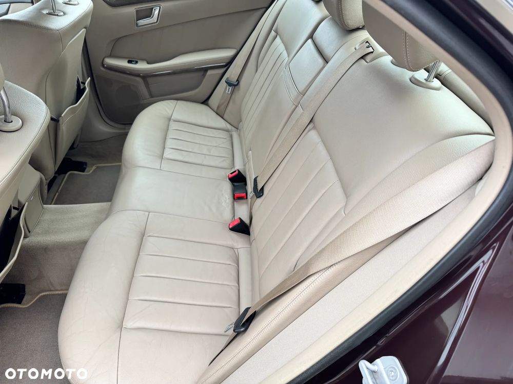 Mercedes-Benz Klasa E 250 CDI 7G-TRONIC Elegance - 24