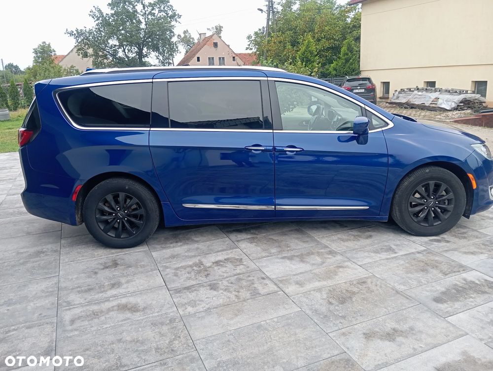 Chrysler Pacifica - 19
