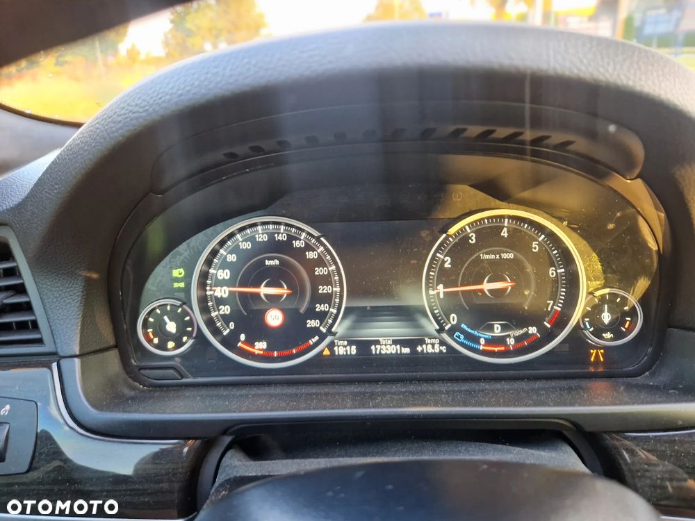 BMW Seria 5 535i xDrive - 15