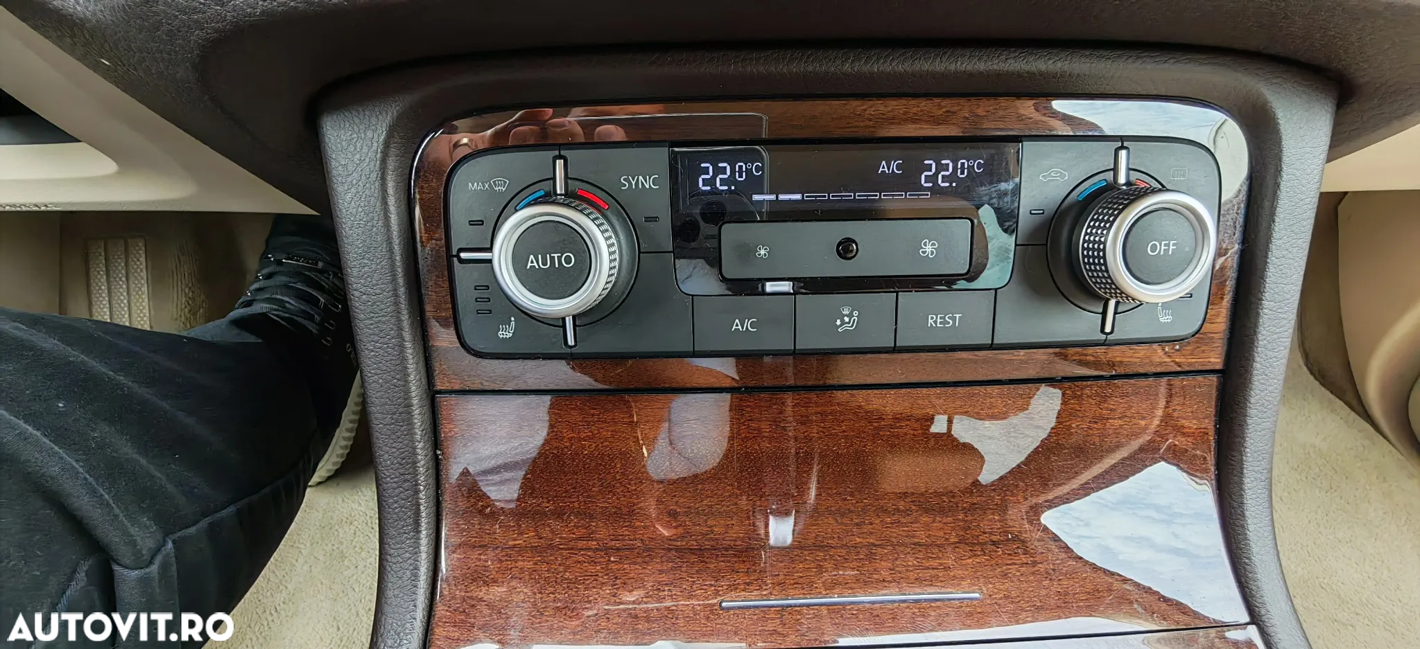 Volkswagen Touareg 3.0 V6 TDI BMT - 11