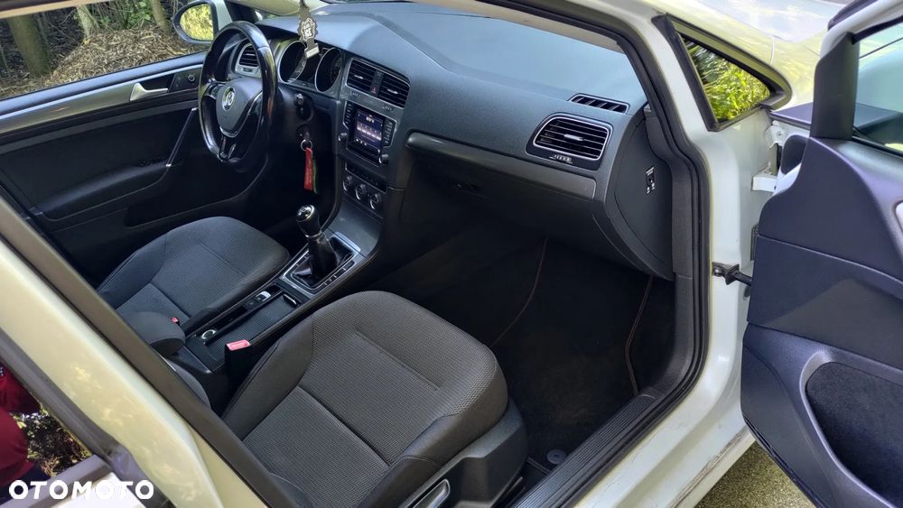 Volkswagen Golf 1.6 TDI BlueMotion Technology Cup - 31