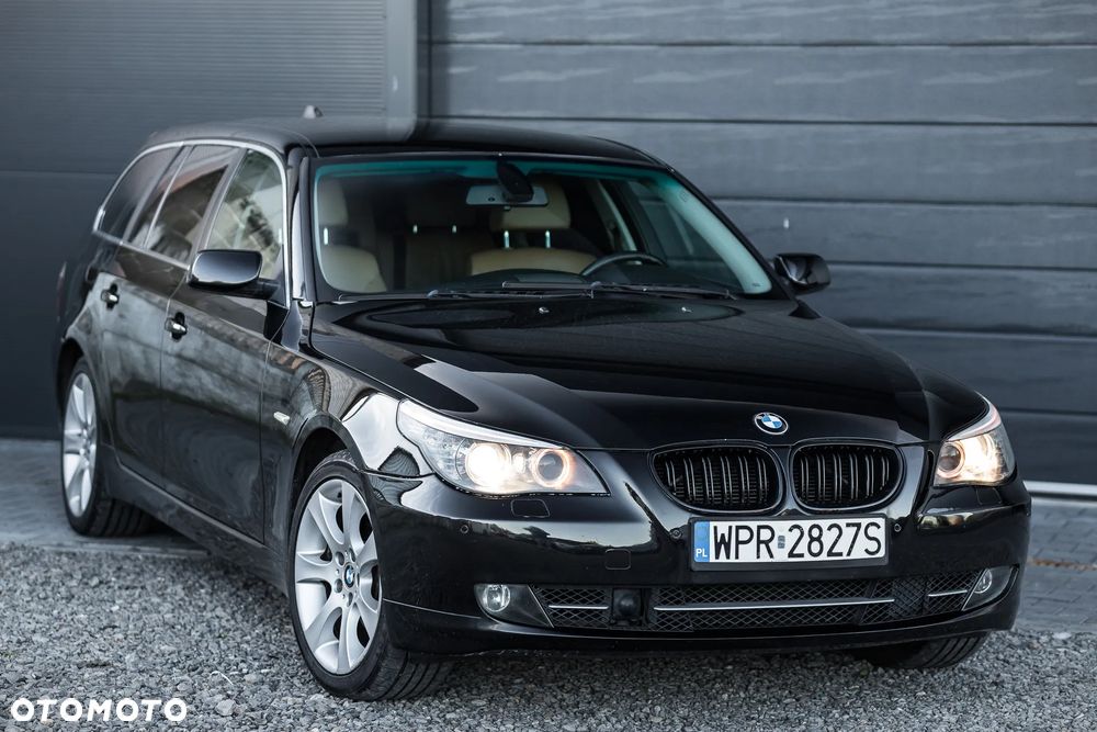 BMW Seria 5 525d xDrive Touring