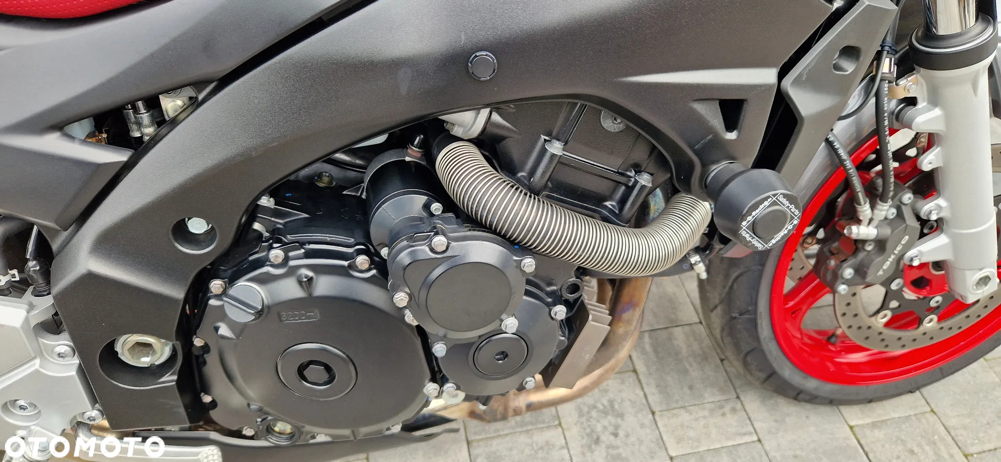 Suzuki GSR - 24