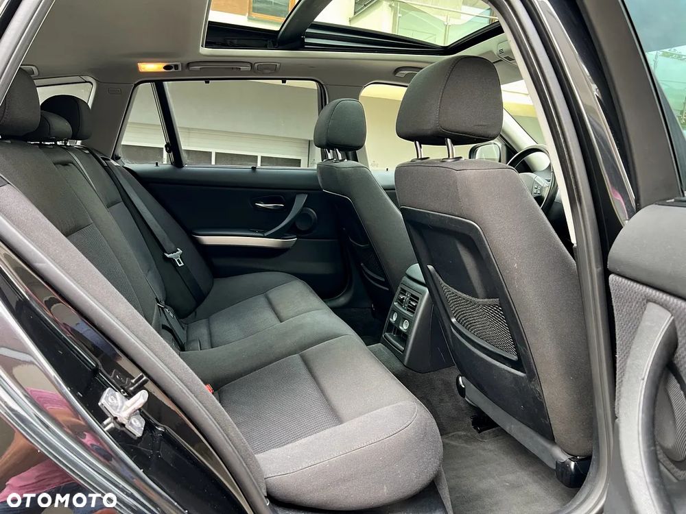 BMW Seria 3 318i Edition Exclusive - 16