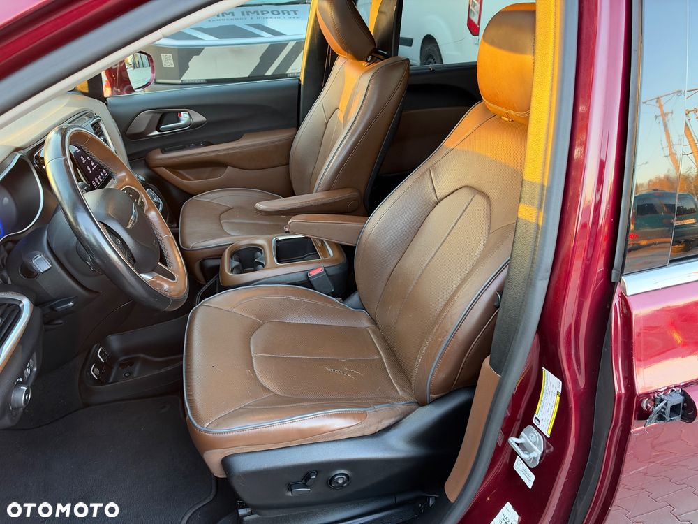 Chrysler Pacifica - 17