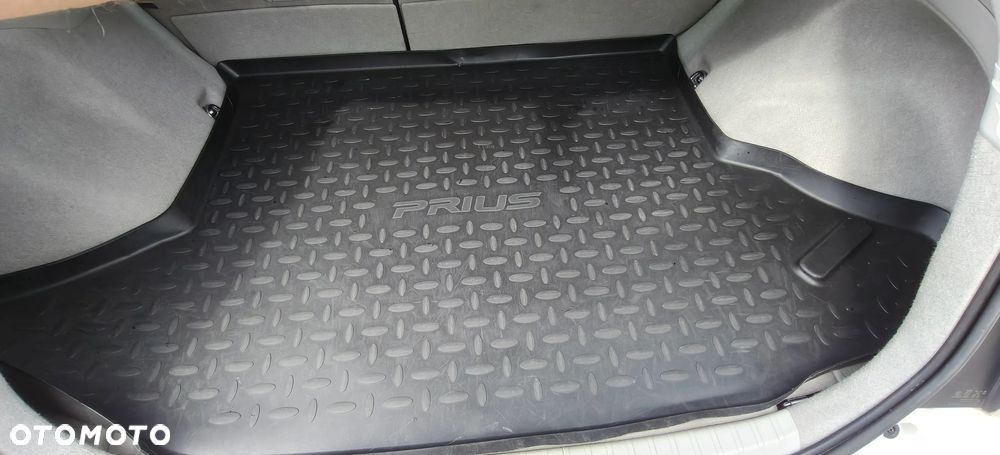 Toyota Prius (Hybrid) Executive - 17