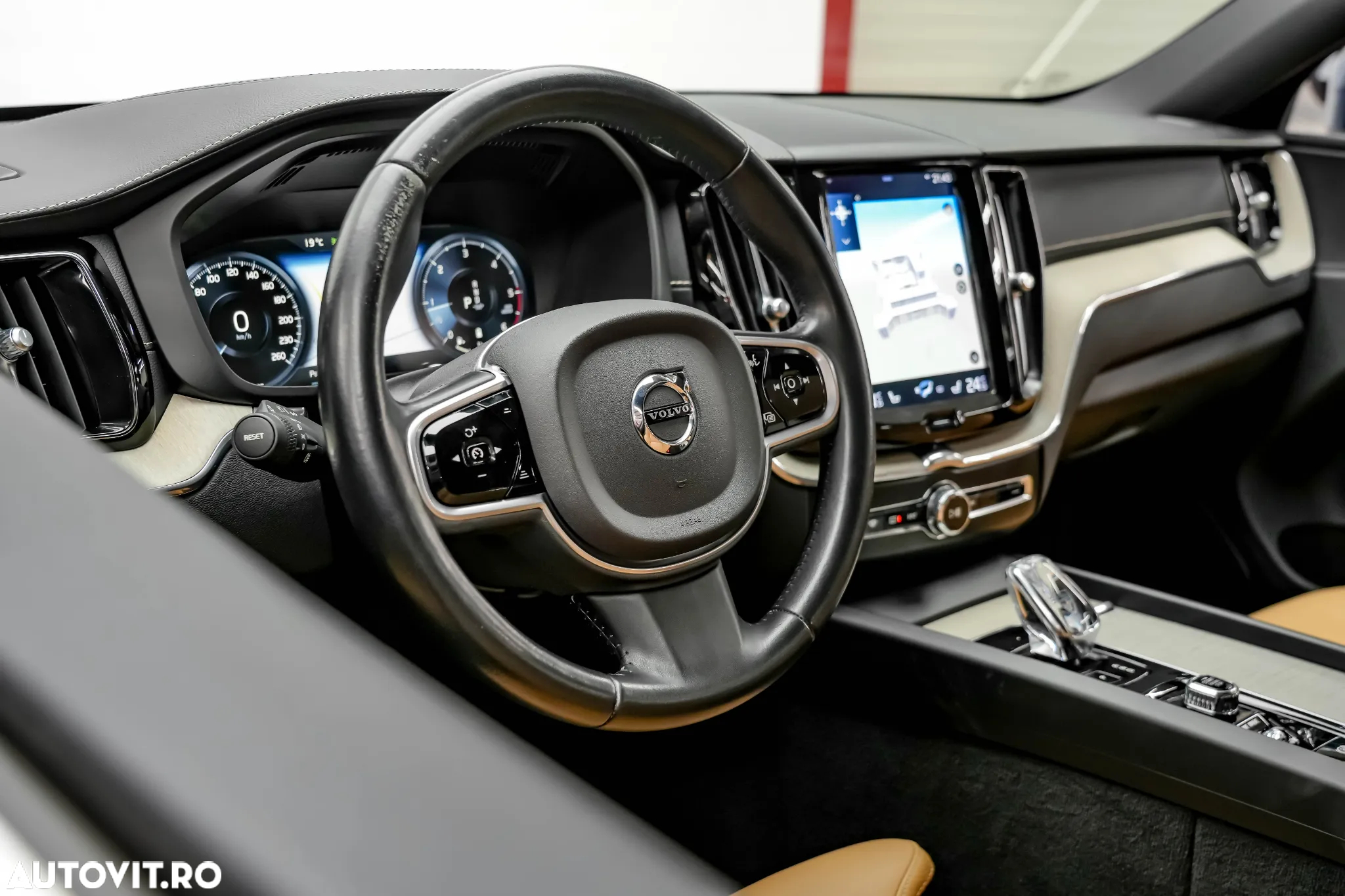 Volvo XC 60 B4 MHEV AT8 AWD Inscription - 12