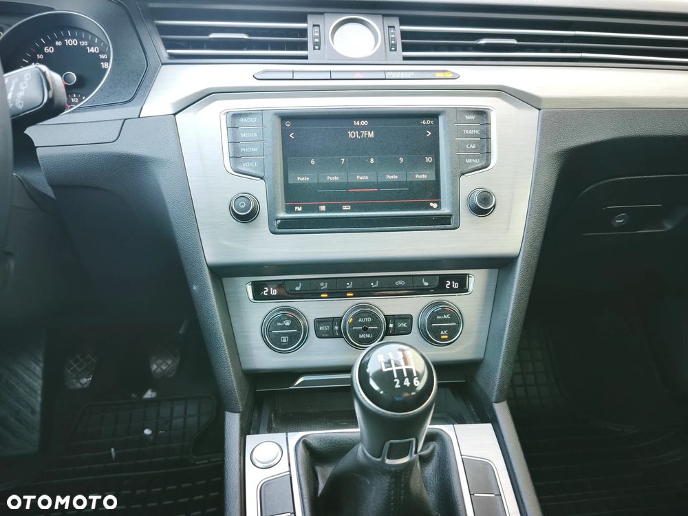 Volkswagen Passat - 15