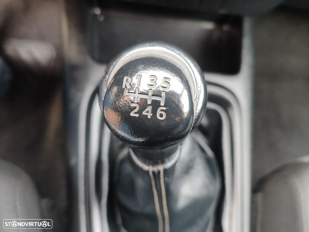 Toyota Hilux 2.4 D-4D 4WD CD CH - 13