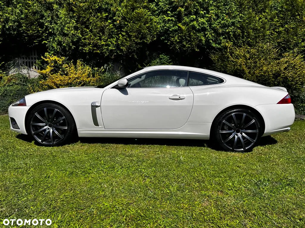 Jaguar XK XKR Coupe - 10