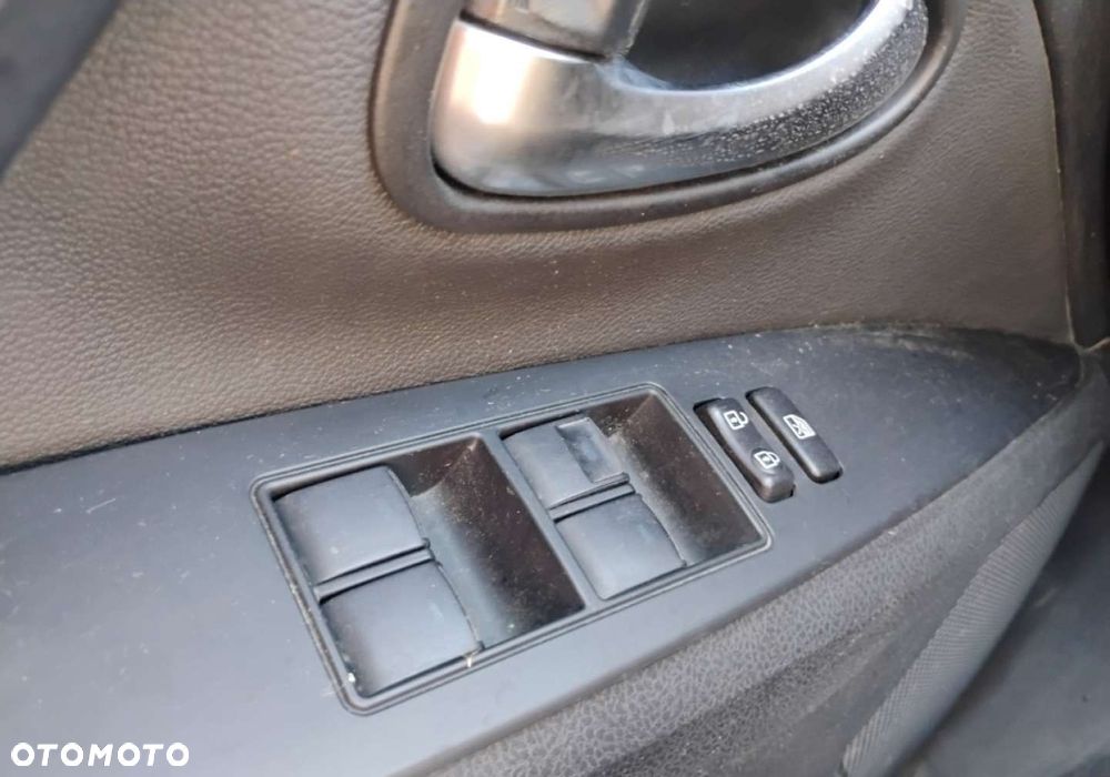 Toyota Avensis - 12