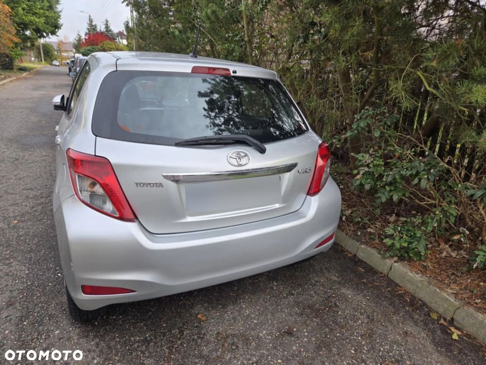 Toyota Yaris 1.4 D-4D Premium - 11