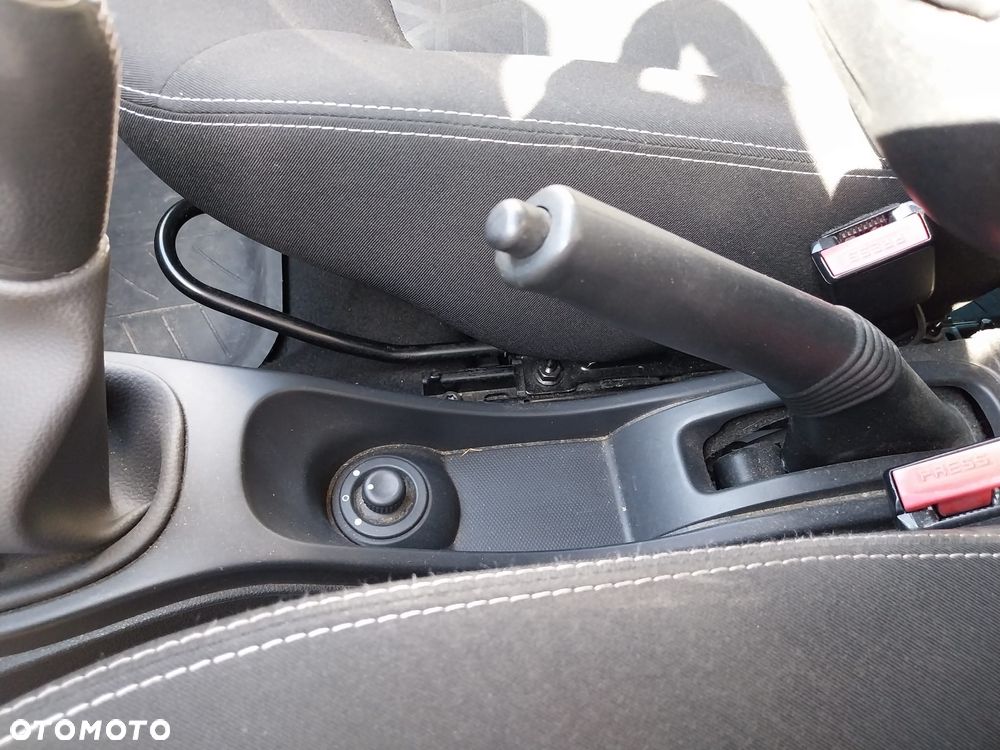 Dacia Duster 1.6 SCe Laureate S&S - 8