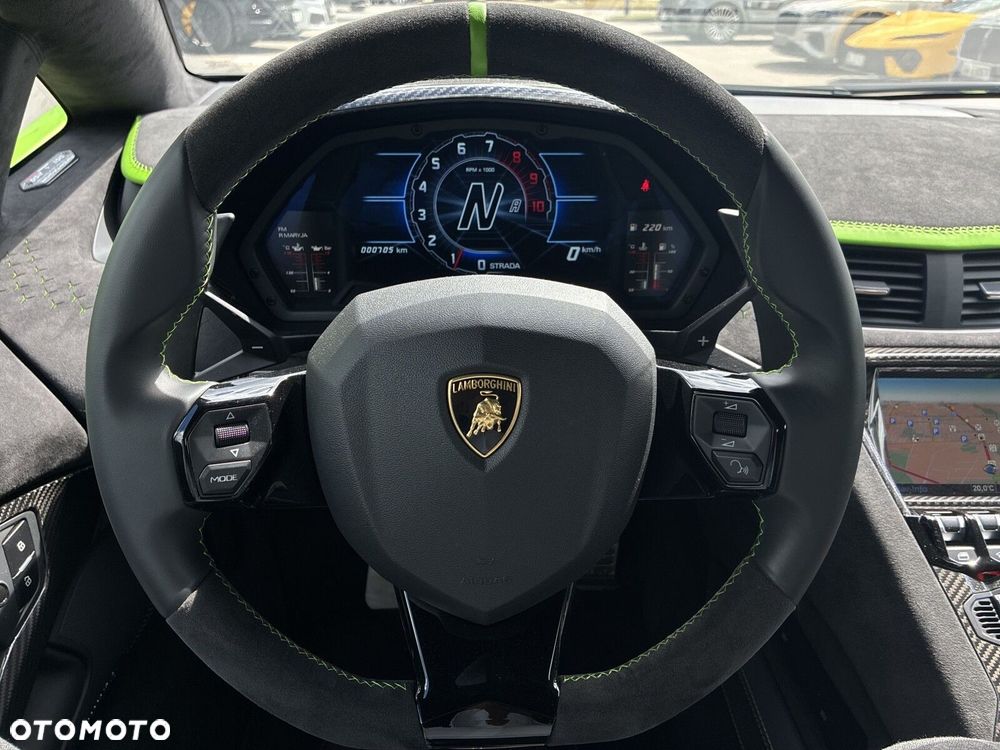 Lamborghini Aventador - 15