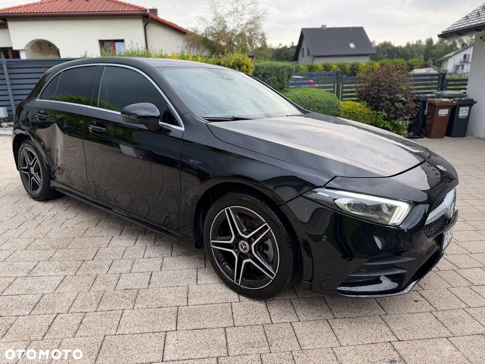 Mercedes-Benz Klasa A 250 E AMG Line 8G-DCT - 3