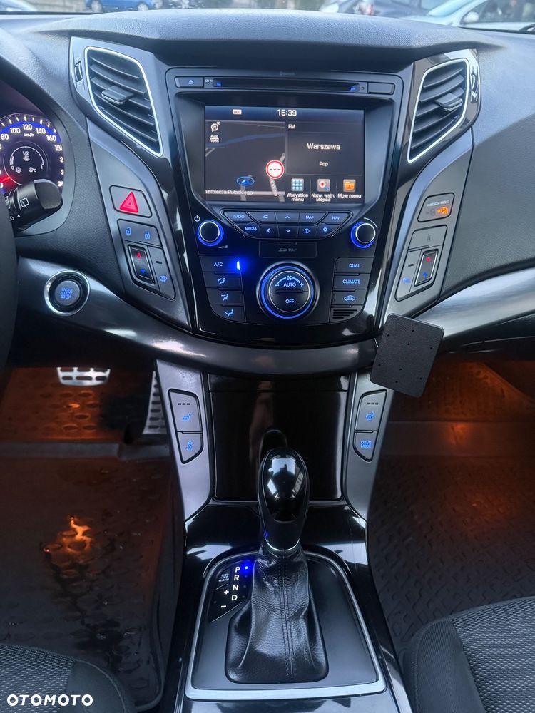 Hyundai i40 Kombi blue 1.7 CRDi DCT Premium - 24