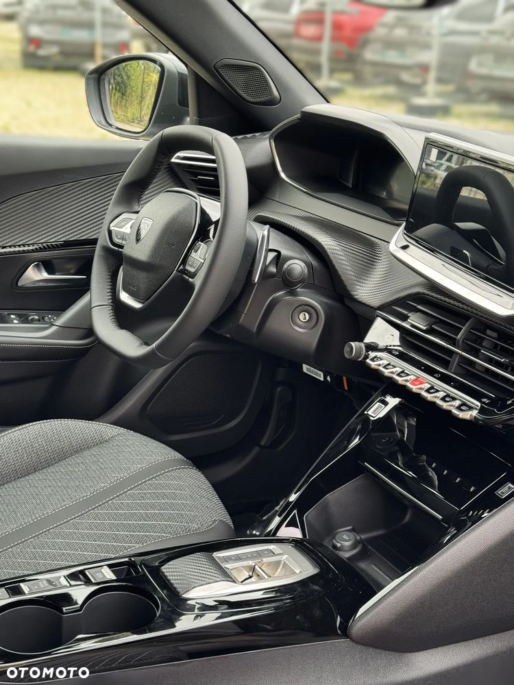Peugeot 2008 PureTech mHEV Allure e-DCS6 - 12