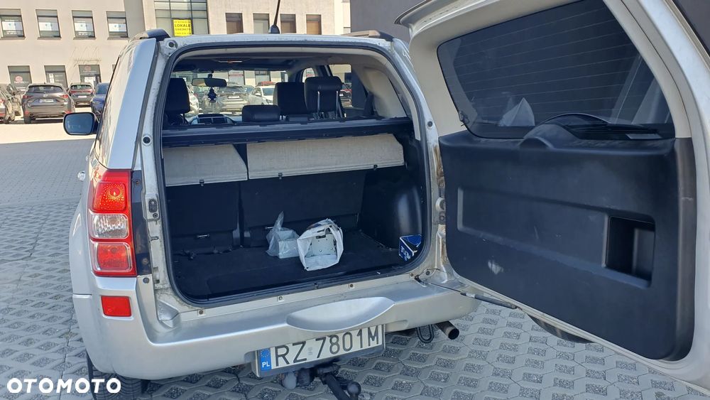 Suzuki Grand Vitara 2.0 De Luxe - 9