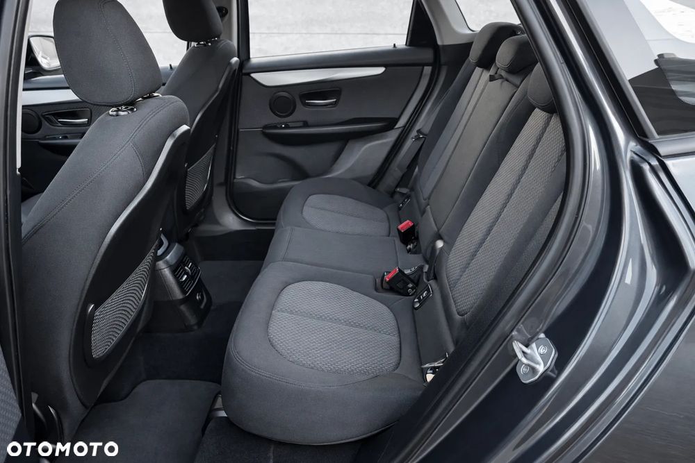 BMW Seria 2 218i - 10