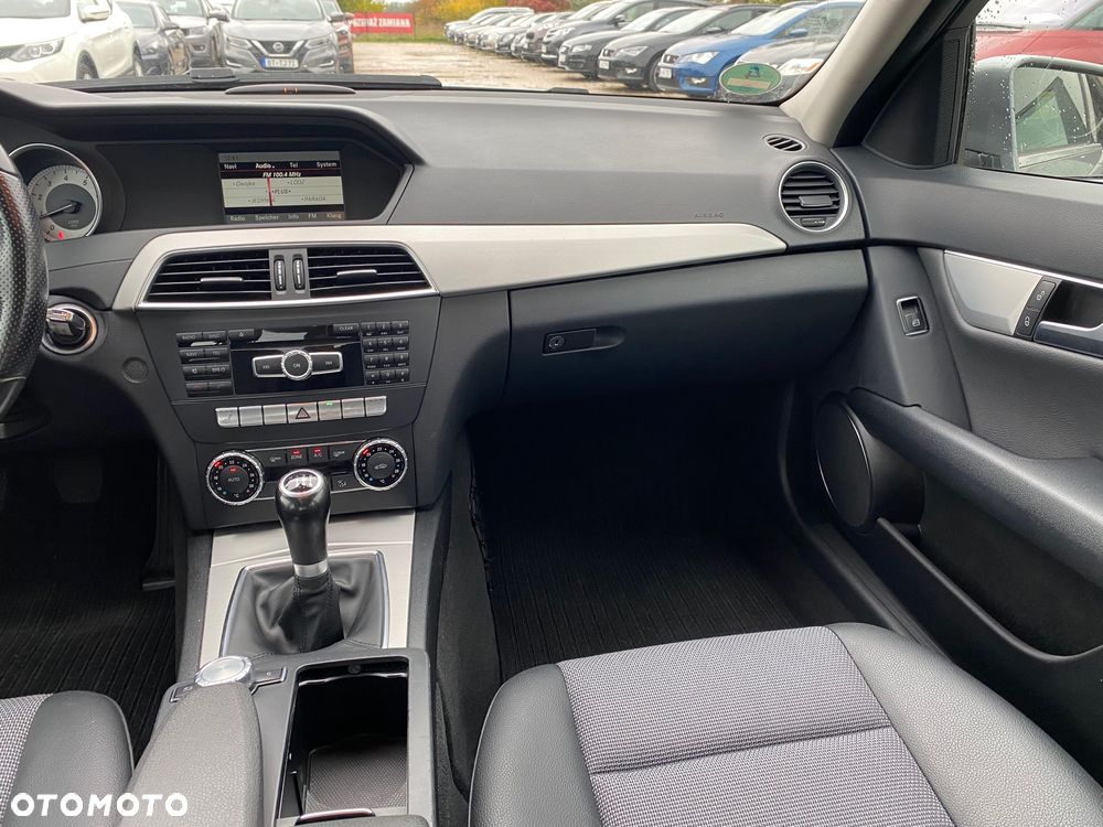 Mercedes-Benz Klasa C 180 (BlueEFFICIENCY) Avantgarde - 28