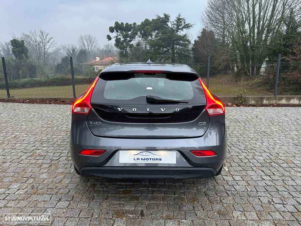 Volvo V40 D2 Momentum - 4