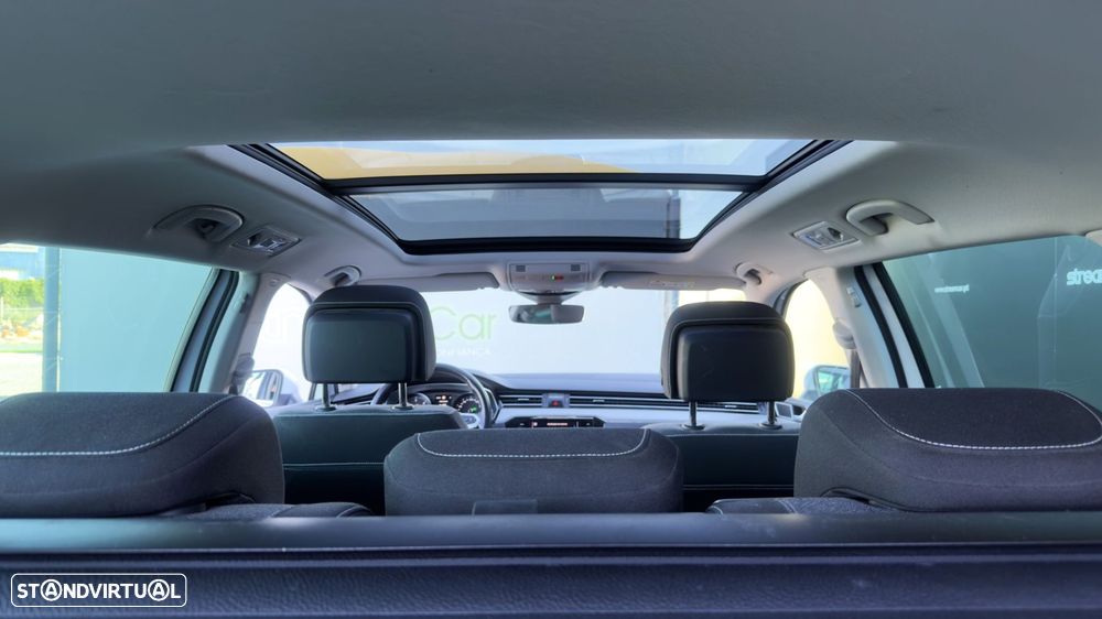 VW Passat Variant 2.0 TDI Business DSG - 32