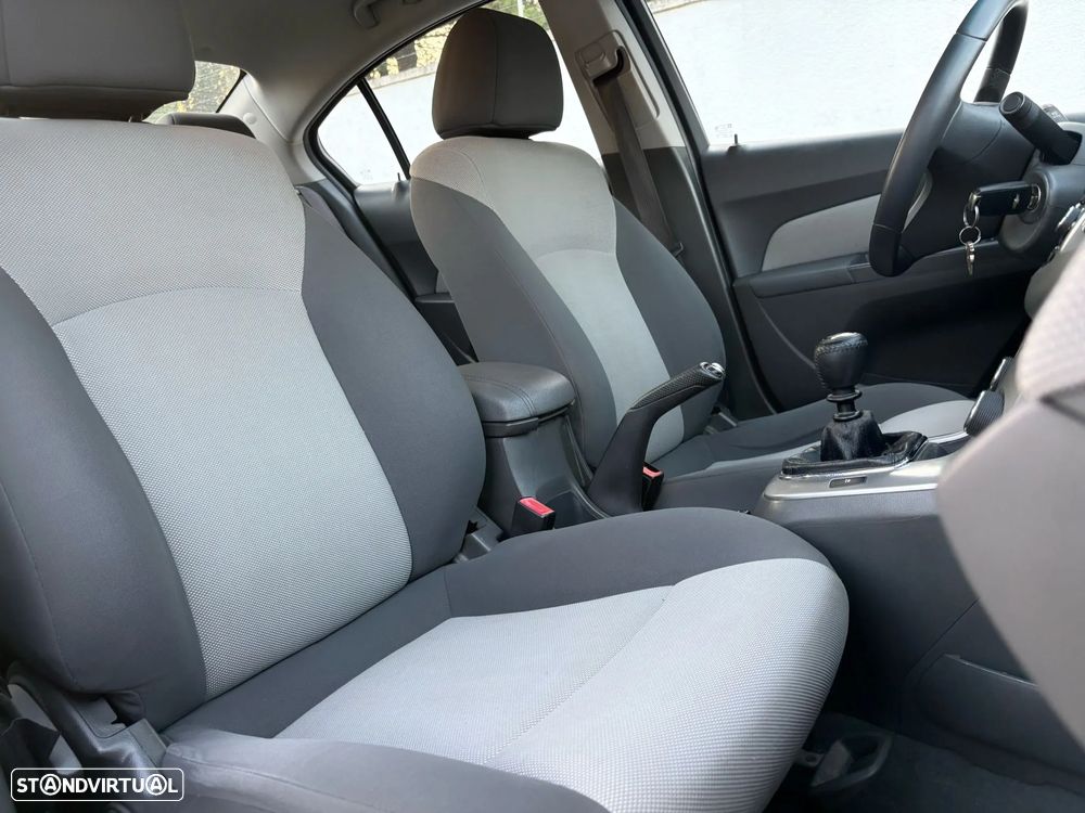 Chevrolet Cruze 1.6 LS - 26