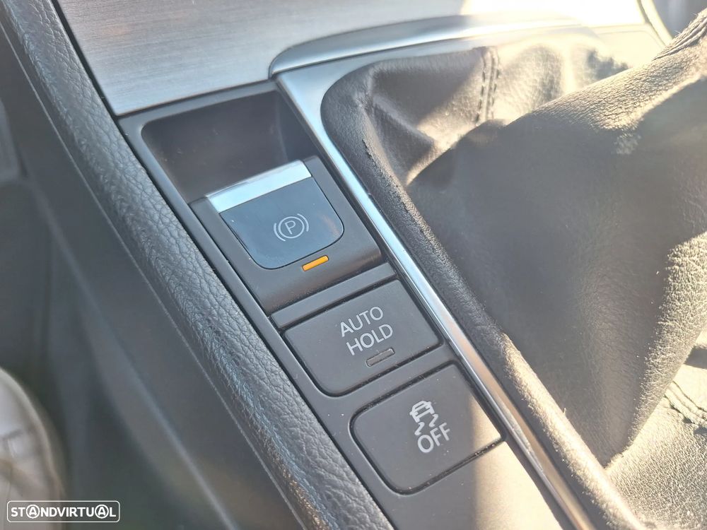 VW Passat Variant 1.6 TDI Edition Con.BM - 24