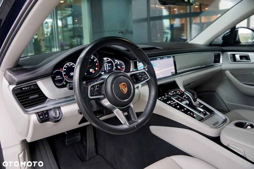 Porsche Panamera 4 - 17