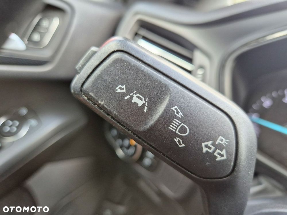 Ford Focus 1.0 EcoBoost Hybrid ST-LINE - 34