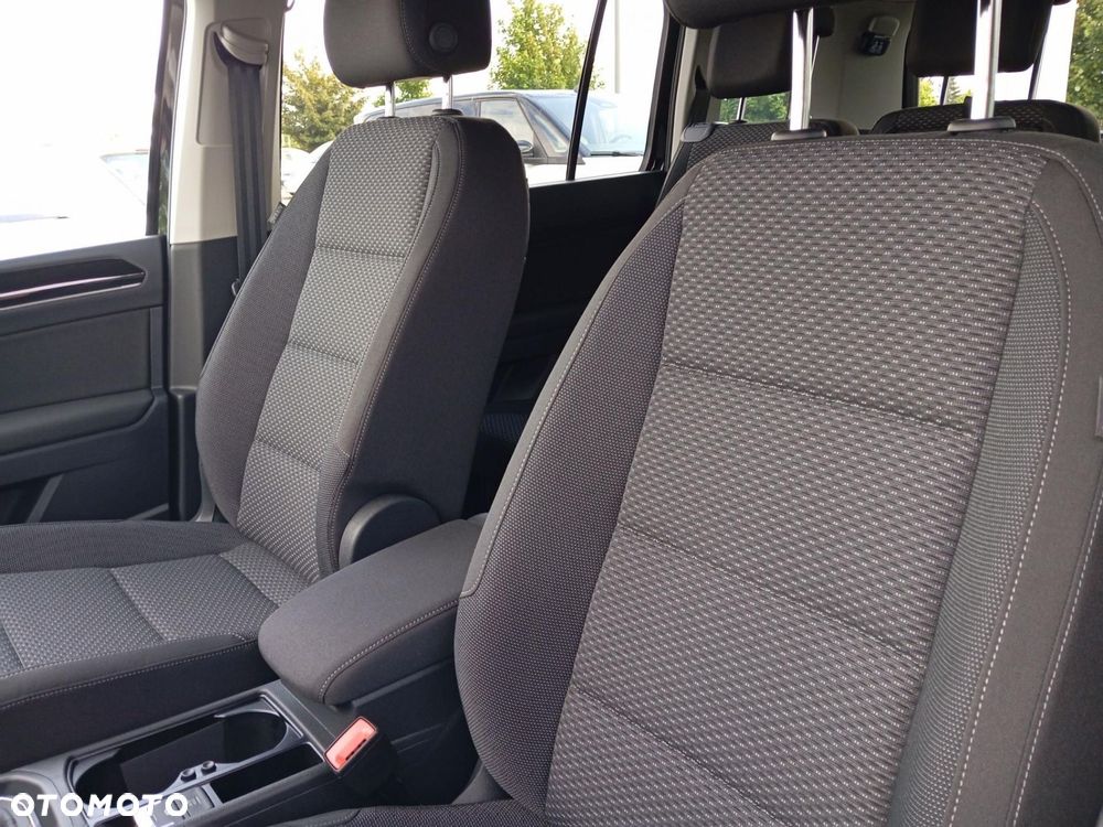 Volkswagen Touran - 12