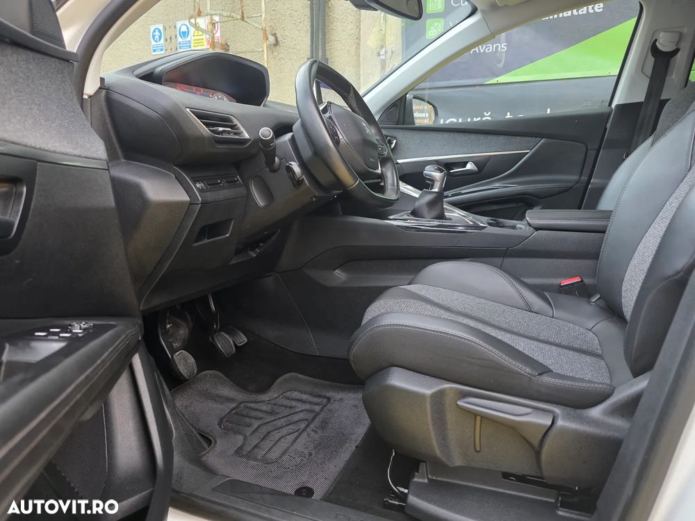 Peugeot 3008 1.2 PureTech S&S BVM6 Allure - 9