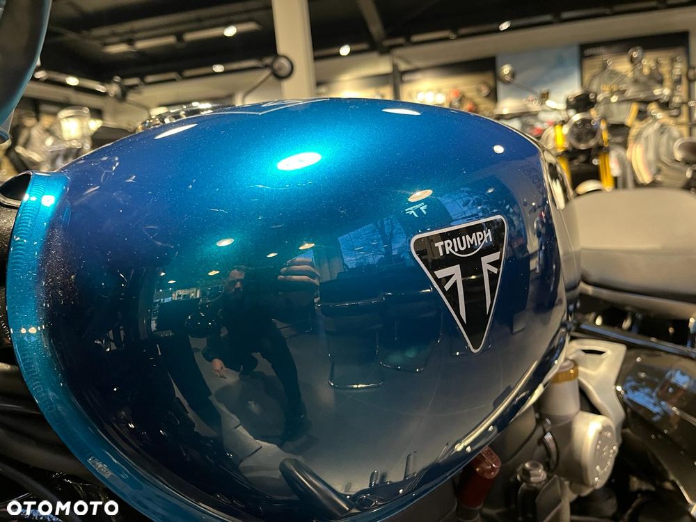 Triumph Bonneville Bobber - 3