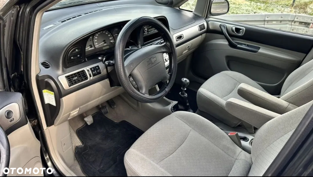 Chevrolet Rezzo 2.0 16V CDX / Premium - 6
