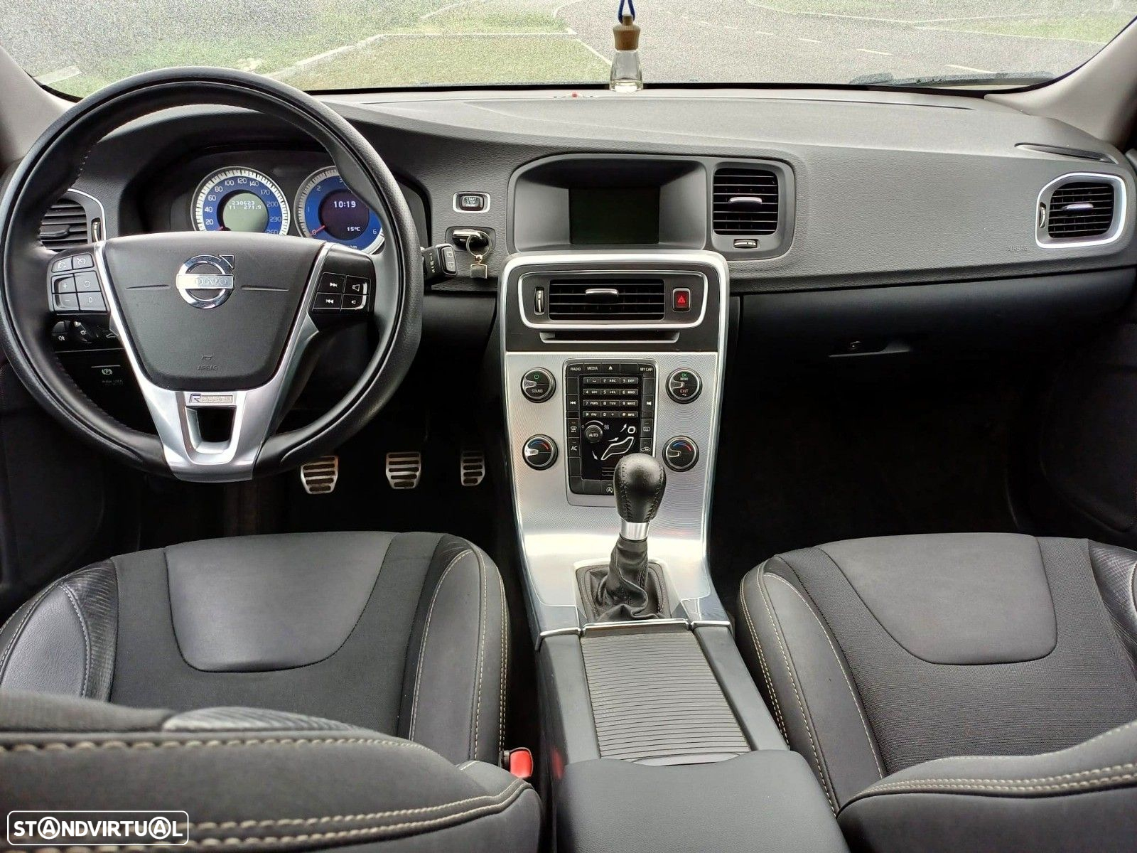 Volvo V60 1.6 D2 R-Design Momentum - 8