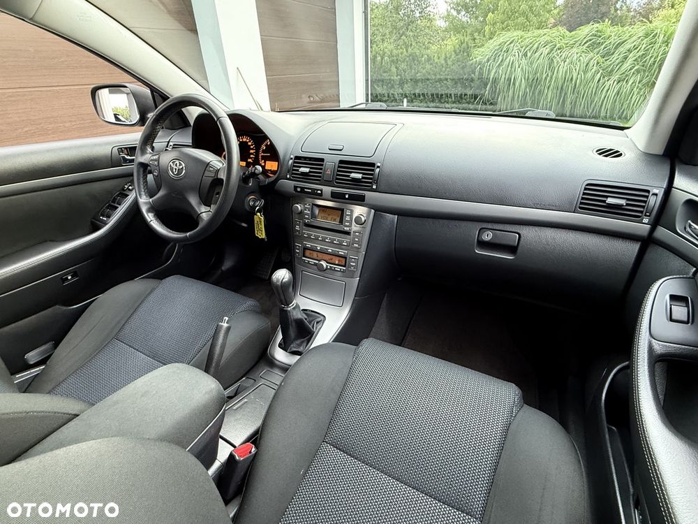 Toyota Avensis 1.8 VVT-i Combi - 26