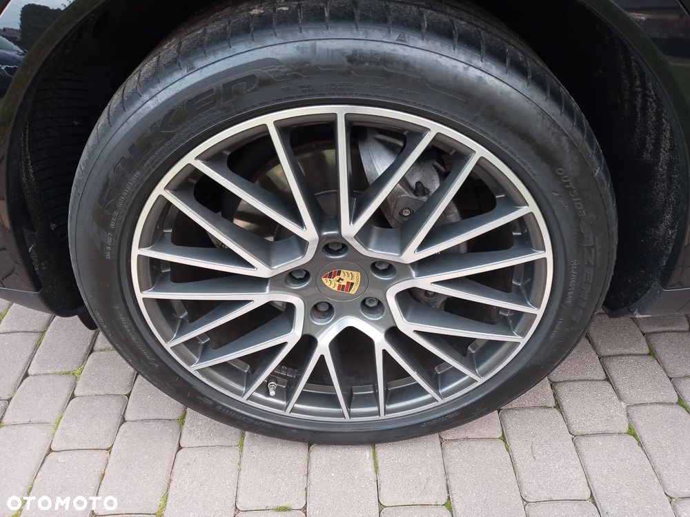 Porsche Cayenne Platinum Edition - 17