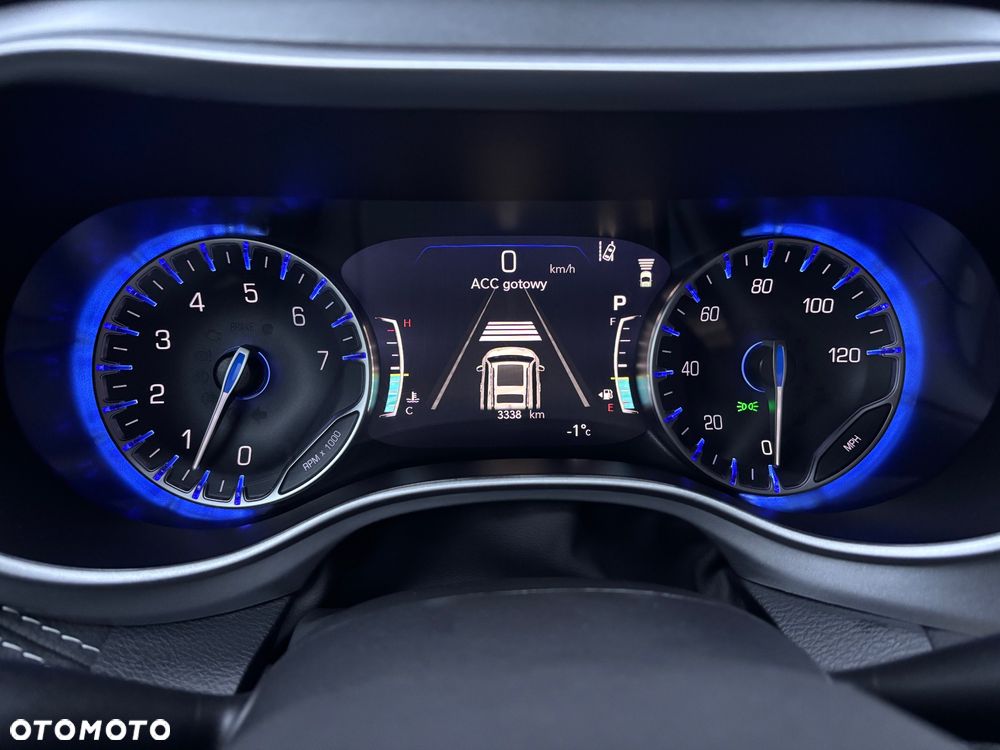 Chrysler Pacifica - 35