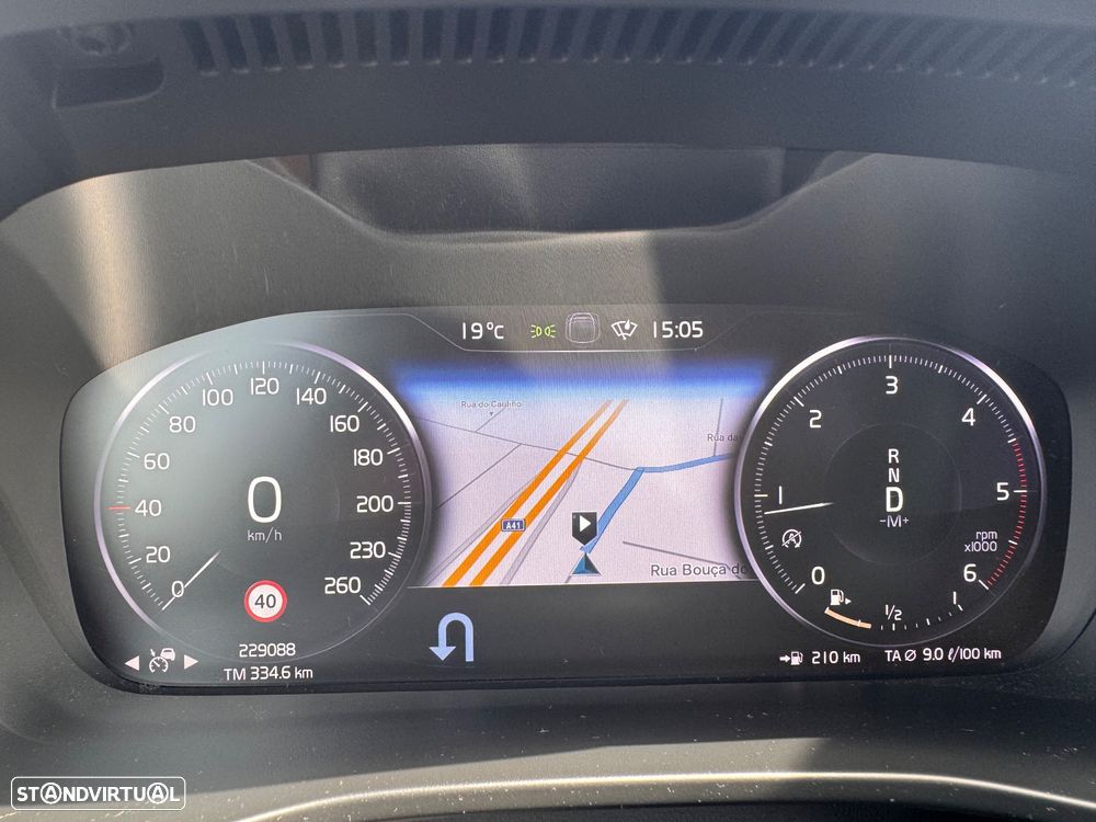 Volvo XC 40 2.0 D3 Momentum Geartronic - 19