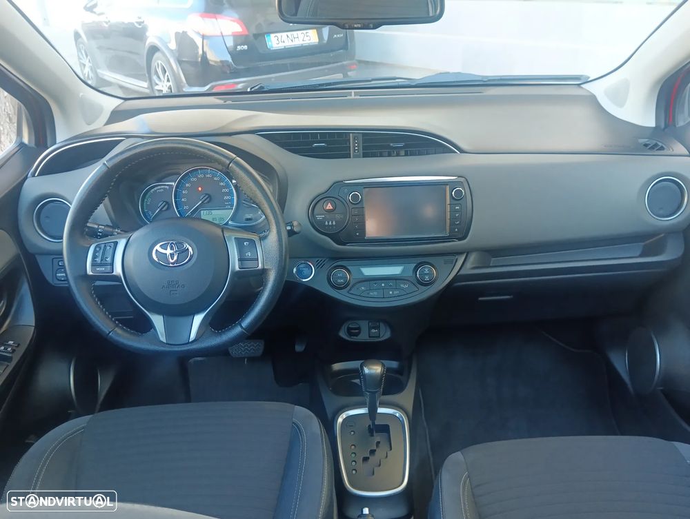 Toyota Yaris 1.5 HSD Comfort +P.Style+P.Techno - 9