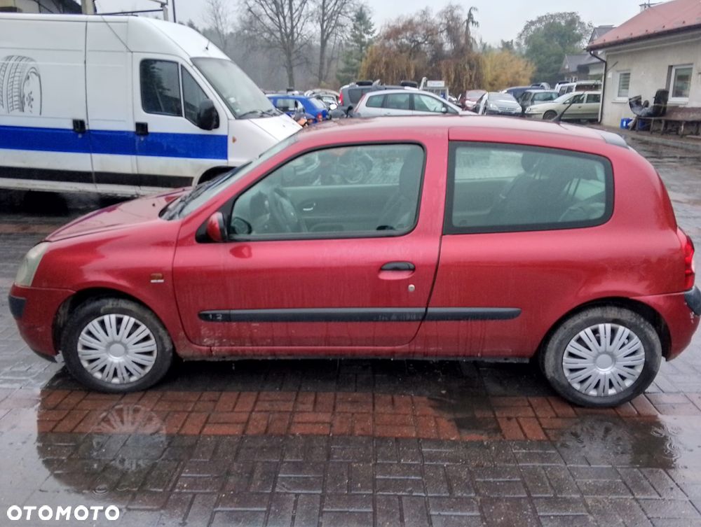 Renault Clio II (01-03r.) 1.2 B 58KM. Silnik D7F 710 Skrzynia  JB1514 lakier NV713/ NV 713.Cały na części. GWARANCJA !!! Przód Tył Zestaw Komplet Drzwi Klapa Zderzak Błotnik Maska Grill Atrapa Szyba Pas Lampa Lusterko Boczki Fotel Kanapa Kokpit Deska Rozdzielcza Przełącznik Włącznik Sterownik Przewody Wiązka Instalacja Moduł Komputer Czujnik Listwa Pompa Alternator Wtryski Głowica Rozrusznik Kompresor Sprzęgło Dwumas Silnik Skrzynia ABS Klimatyzacji Paliwa Wspomagania Kolektor Turbina Przepustnica Zawór Chłodnica Koło Hak Belka Sanki Zawieszenie Mcpherson Półoś Amortyzator Wydech Tłumik Zacisk Most - 4