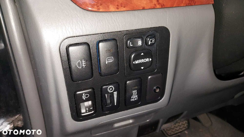 Toyota Land Cruiser - 5